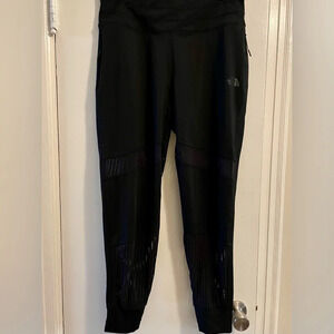 North Face Black Flash Dry Joggers Zippered Pockets Mesh Panels Size Medium